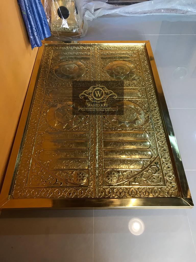 pintu ka'bah kuningan