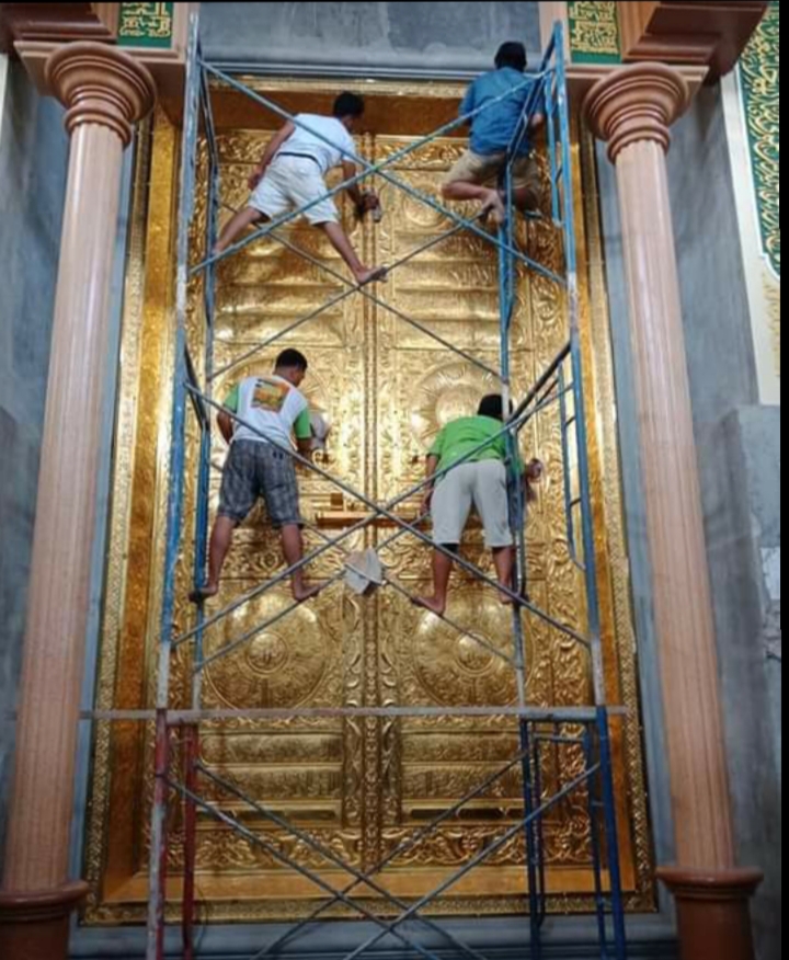 pintu ka'bah kuningan