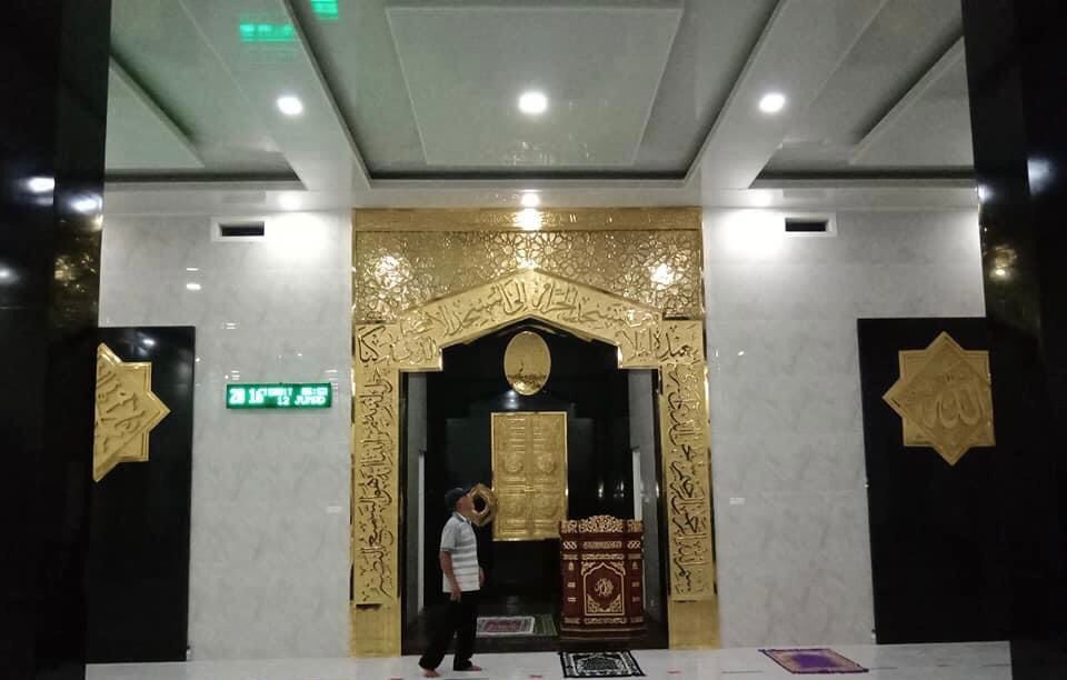 mihrab masjid kuningan tembaga