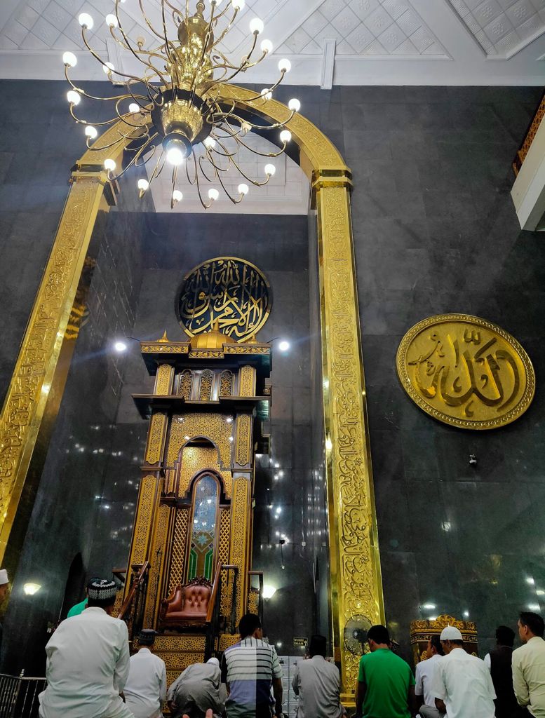 mihrab masjid kuningan