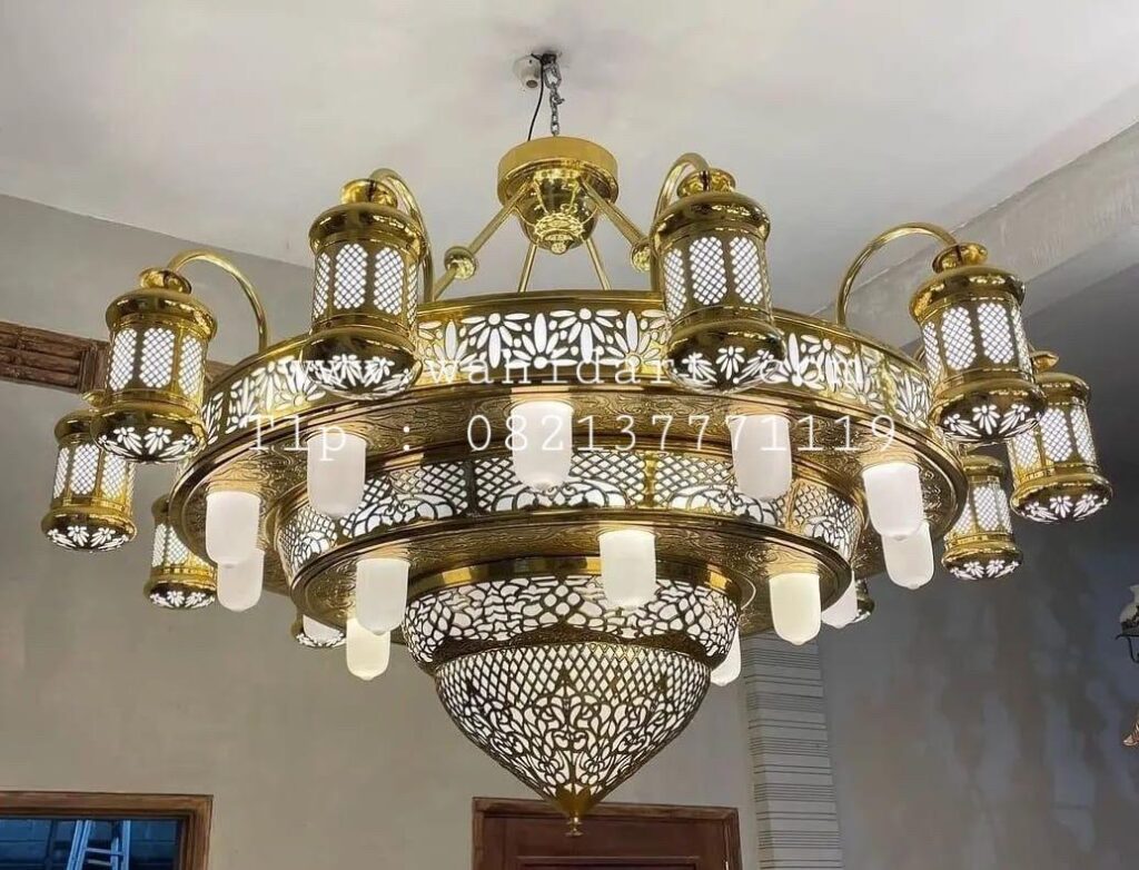 pengrajin lampu hias masjid