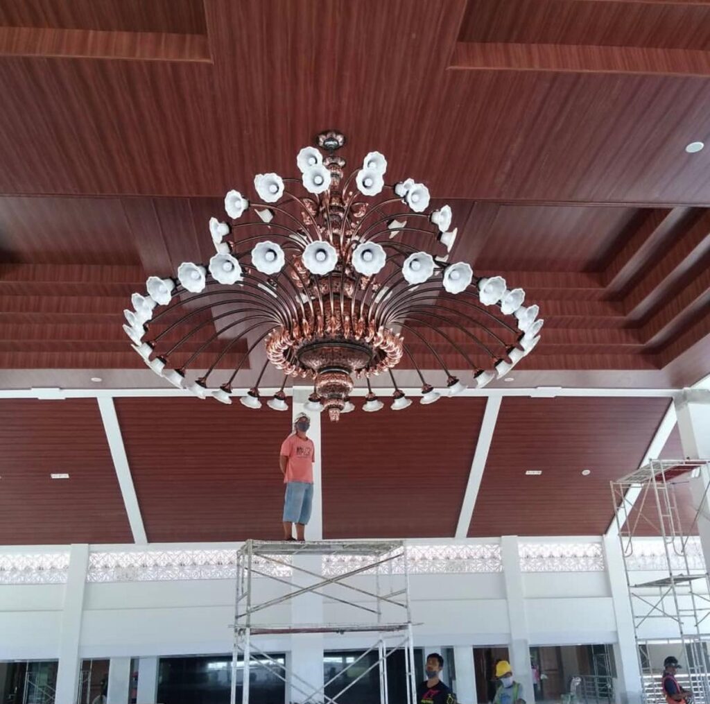 Lampu gantung masjid berkualitas terbaik dengan desain elegan.